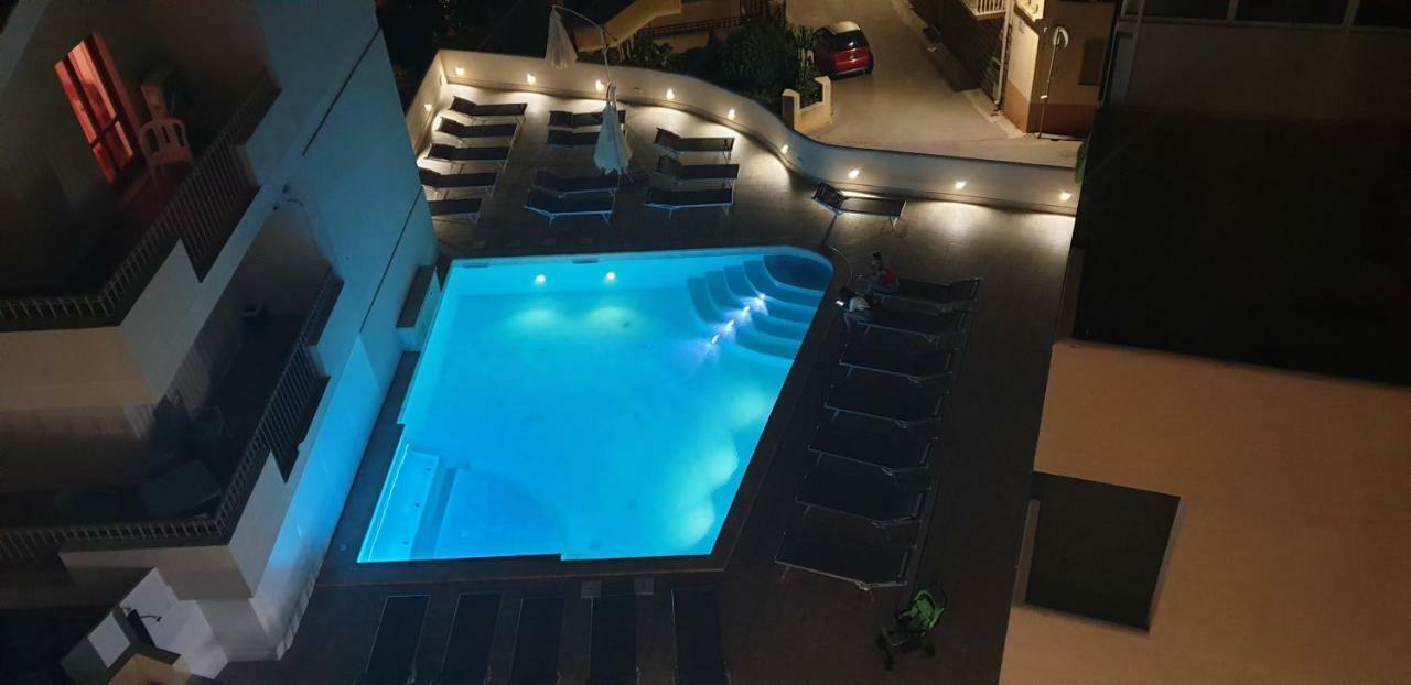 Hotel La Contessa サンタ・テレーザ・ガッルーラ エクステリア 写真